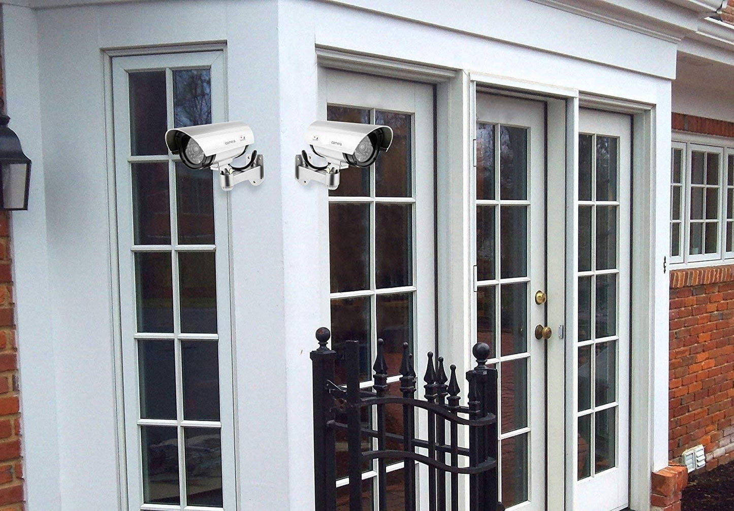 Solar Light Outdoor Motion Sensor Security Camera Shaped Dummy Wall Lamp with remote