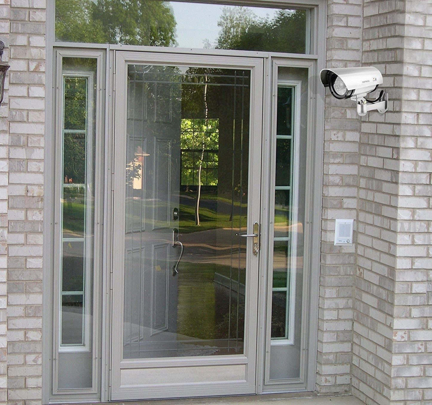 Solar Light Outdoor Motion Sensor Security Camera Shaped Dummy Wall Lamp with remote